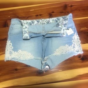 🆕 Light Denim Shorts w/ lace detail